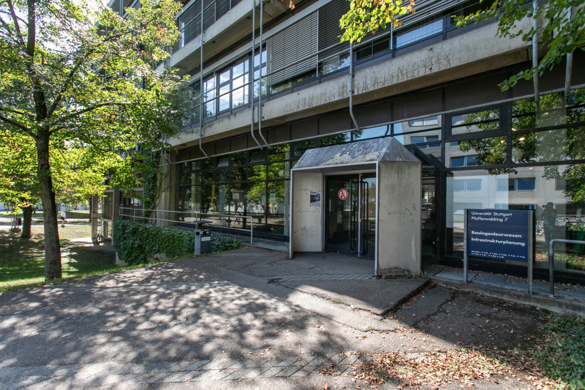 Main Entrance Pfaffenwaldring 7