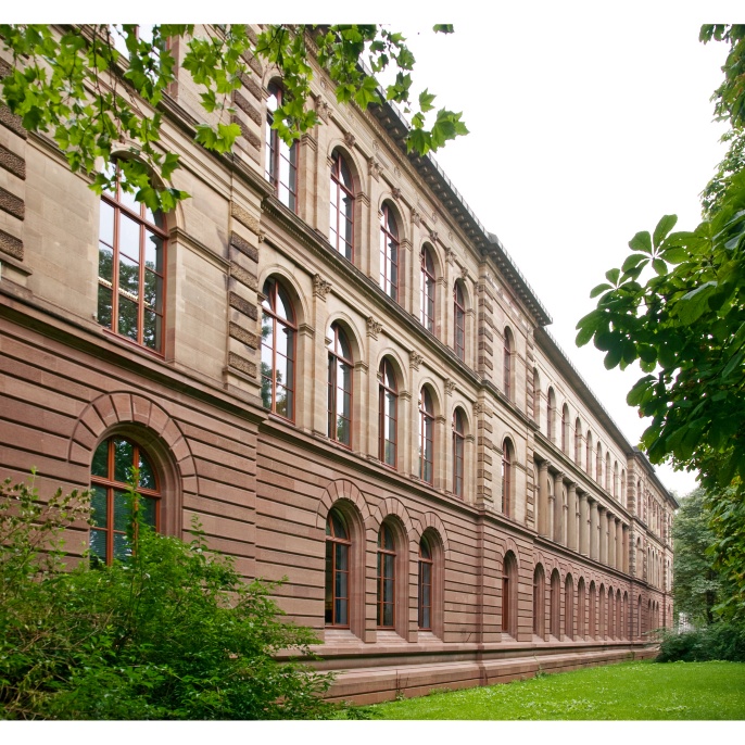 Das Rektorat sowie Teile der Zentralen Verwaltung der Universität Stuttgart sind im alten Schulgebäude in der Keplerstraße 7 untergebracht.